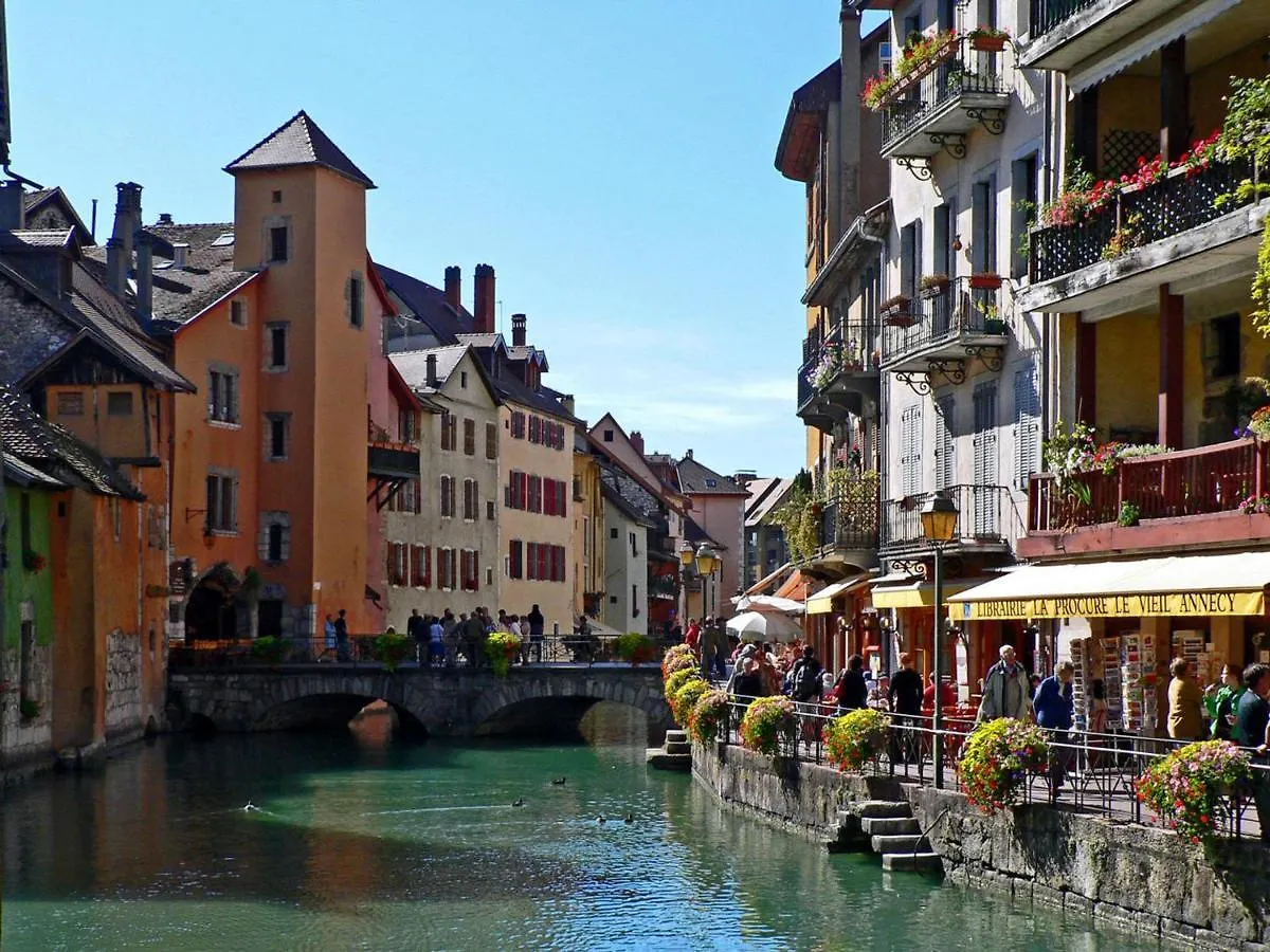 Annecy - Appartement 2 Pieces Renove, Proche Lac Et Centre-Ville, Avec Parking - Fr-1-432-76 Apartment